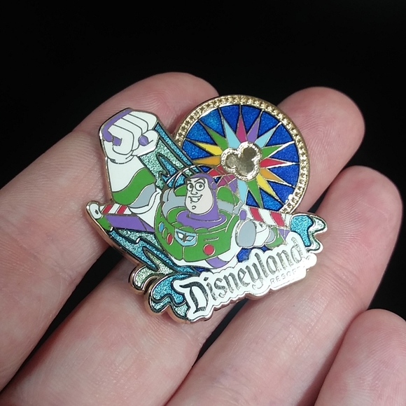 Buzz Lightyear pin - Picture 7 of 7